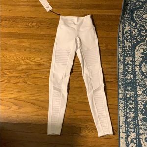 NWT - White Alo Yoga Moto Leggings - XXS